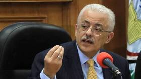 بالفيديو.. صحفي يحرج وزير التعليم المصري بسؤال حول جمع كلمة حليب؟