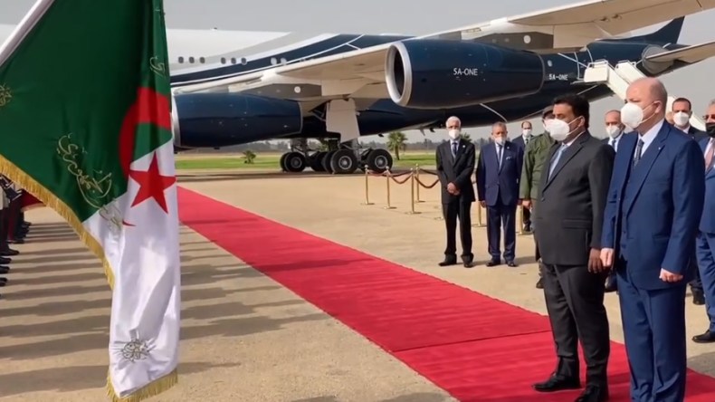 رئيس المجلس الرئاسي الليبي يصل إلى الجزائر