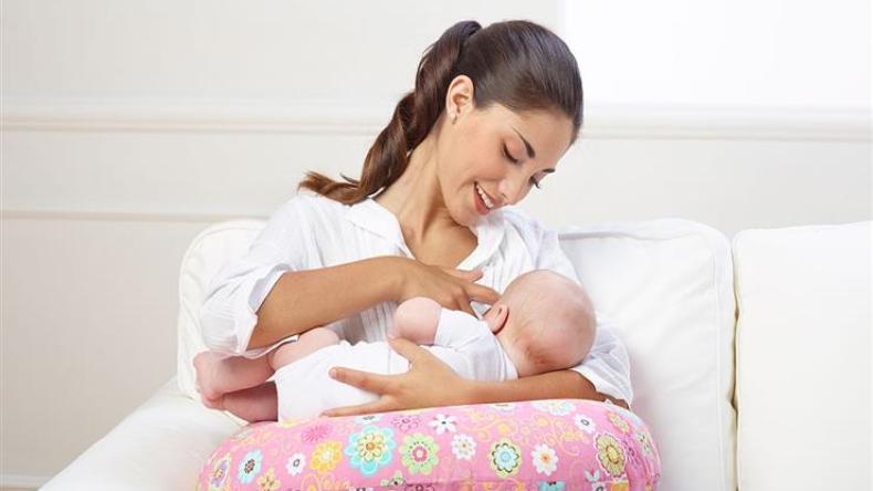 ما حقيقة خلو حليب الأم من الحديد وهل يمكن للرضع هضمه؟