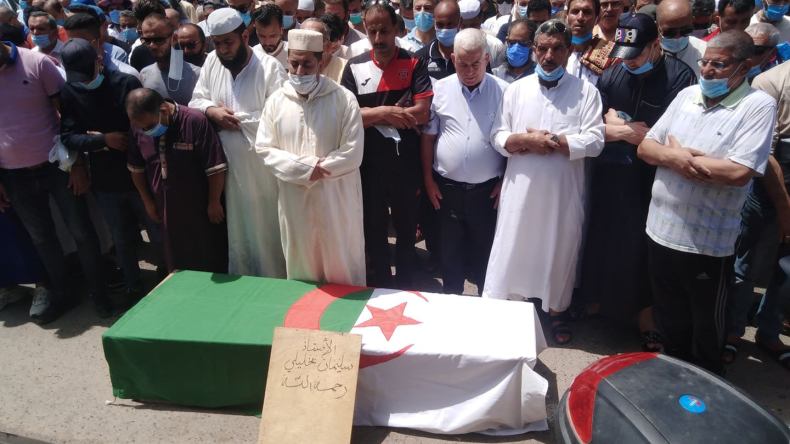 الإعلامي سليمان بخليلي يوارى الثرى بمقبرة قاريدي بالعاصمة  