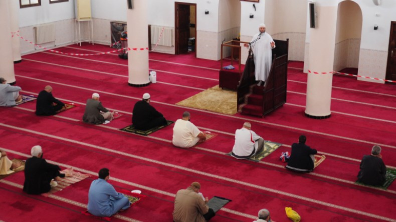 بلمهدي: حملة التلقيح ضد وباء كورونا ستعمم على مساجد الولايات  