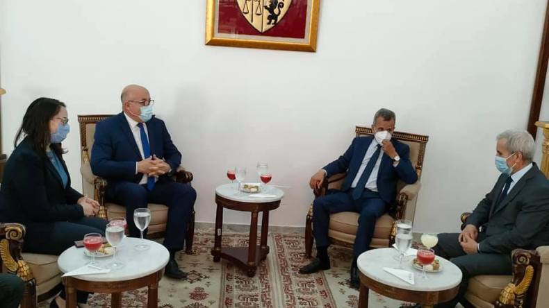 المساعدات الجزائرية لتونس.. مسؤولون تونسيون يثمنون