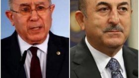 لعمامرة يتلقى مكالمة هاتفية من نظيره التركي