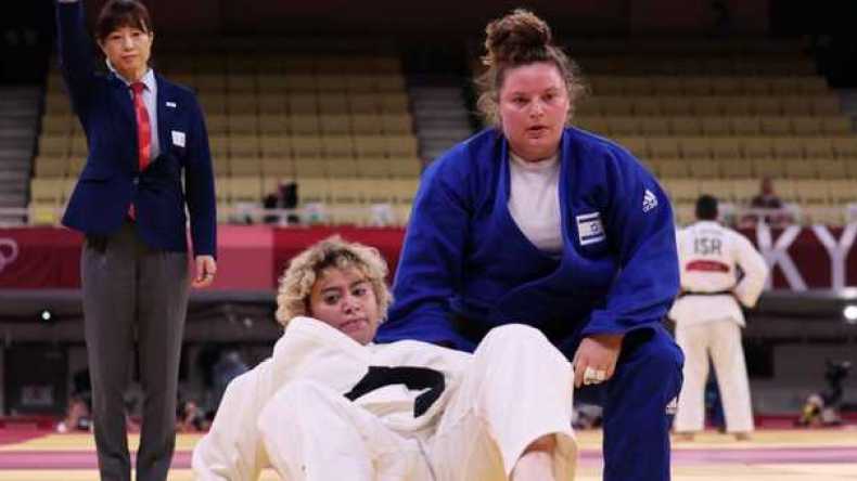 مصارعة سعودية تتلقى هزيمة قاسية أمام منافسة صهيونية