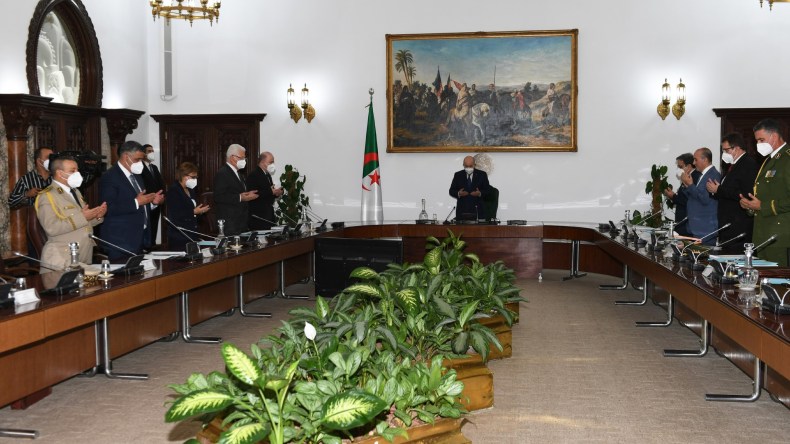 الرئيس تبون: علاوة مالية تقدر بـ100 مليون سنتيم لعائلات الشهداء المدنيين والعسكريين