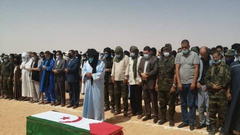الصحراويون يشيعون جثمان الوزير لحبيب البلال بمقبرة السمارة