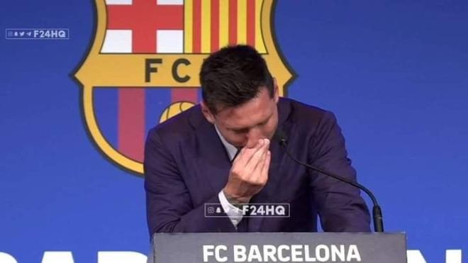 ميسي يودّع برشلونة بالدموع