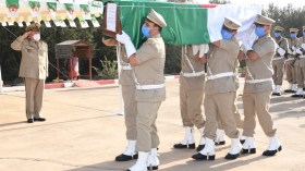 بالصور.. الفريق شنقريحة يترحم على أرواح شهداء الحرائق بالمستشفى العسكري