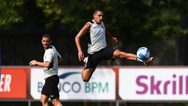 بن ناصر في وضعية التحليق.. ومحرز جاهز لأرسنال