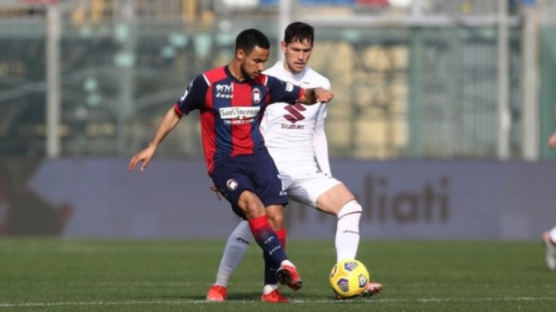 تقني إيطالي: آدم الوناس أقوى لاعبي نابولي على الإطلاق