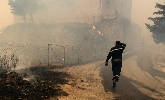 Feux de forêts: Le président Tebboune décrète un deuil national de trois jours