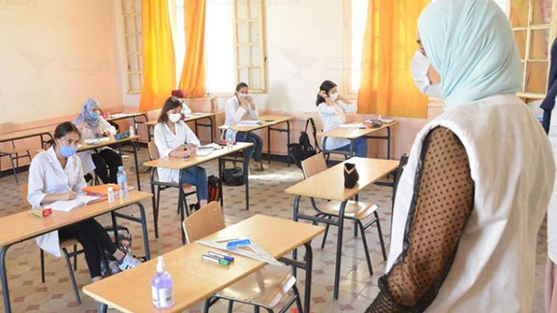 قاعات لعزل الحالات المشتبه فيها.. وسحب اعتماد المدارس غير الملتزمة