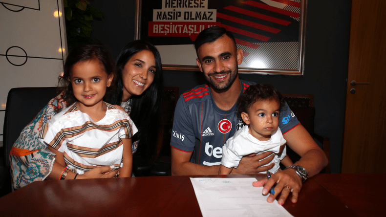 بِالفيديو: مسؤولو بشكتاش وغزال يتفادون ازدحام المرور في اسطنبول