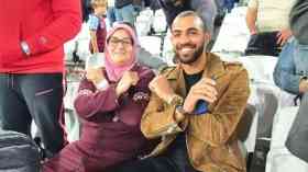 بِالفيديو: ترحيب حارّ بِوالدة بن رحمة في المدرجات