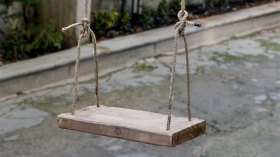 الأرجوحة تتحول من لعبة إلى سلاح يقتل الأطفال