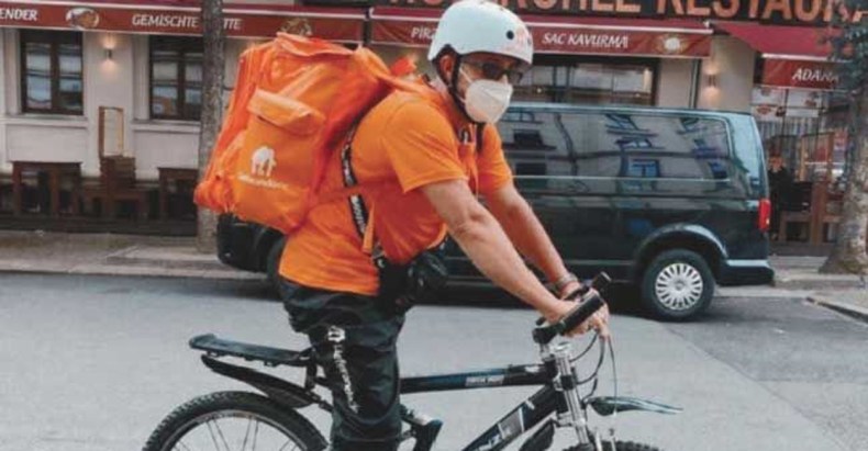 Allemagne: Un ex-ministre afghan accepte un emploi de livreur