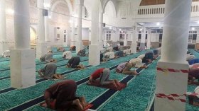 فتح المساجد لصلاتي المغرب والعشاء