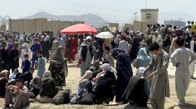 L’Otan s’engage à accélérer les évacuations d’Afghanistan, les critiques se multiplient