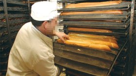 أزمة خبز حادة والتجار يتحججون بغلق المطاحن للصيانة بولايات الشرق