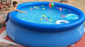 المسابح البلاستيكية لتلهية الأطفال في عز الوباء