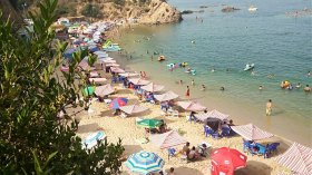 حرارة قياسية والعائلات تغزو شواطئ الشرق رغم الحجر!