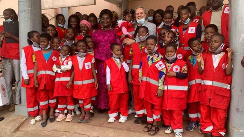 ماجر يُكرَّم في الكاميرون