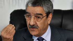 زعيم الأرسيدي السابق يسبح ضد التيار!