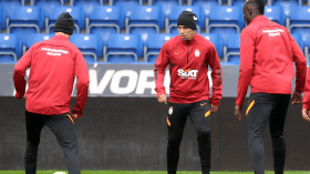 فغولي ودرفلو يضعان قدما في دور المجموعات