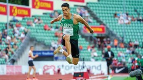 “تريكي” يعتذر إلى الجزائريين