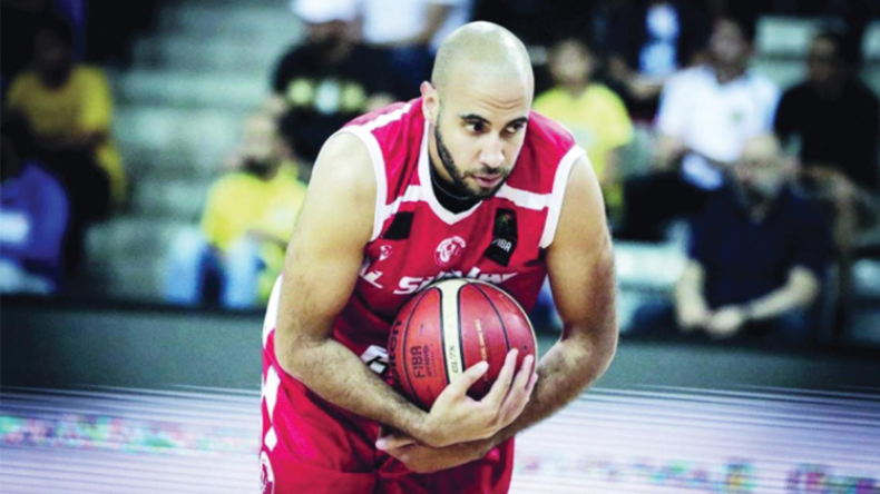 محمد حراث يمدد عقده لموسم واحد مع الفتح السعودي