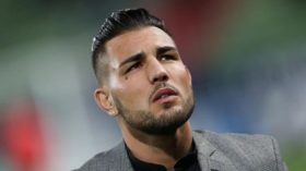 أندي ديلور في طريقه إلى نادي أجاكسيو الفرنسي