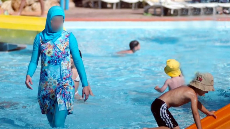 منع البوركيني في مسابح بعض الفنادق يعود ليشعل جدلا ساخنا