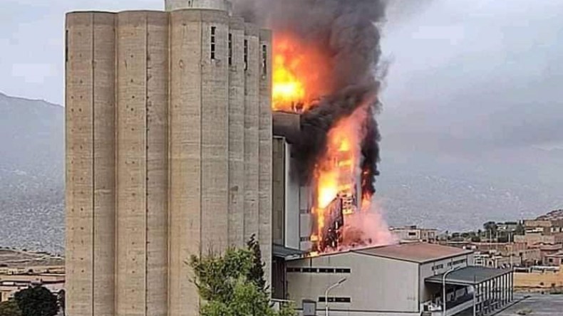 حريق مهول يتلف وحدة الإنتاج لمطاحن الأوراس بأريس في باتنة