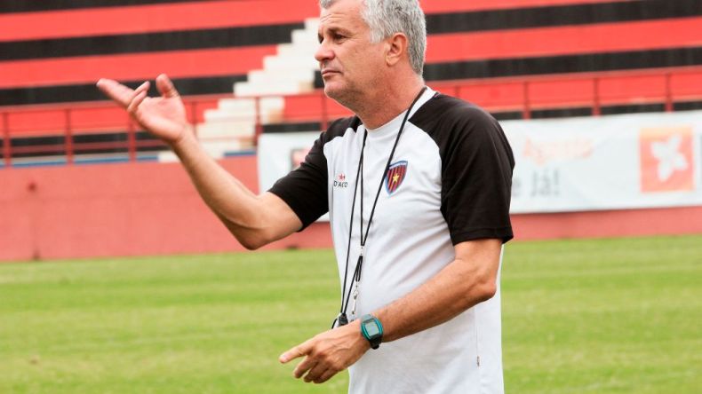 الطائي السعودي يتعاقد مع مدرب بلوزداد مانولوفيتش