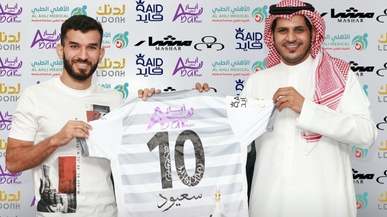 سعيود يرسّم انضمامه للطائي السعودي بعقد لموسمين