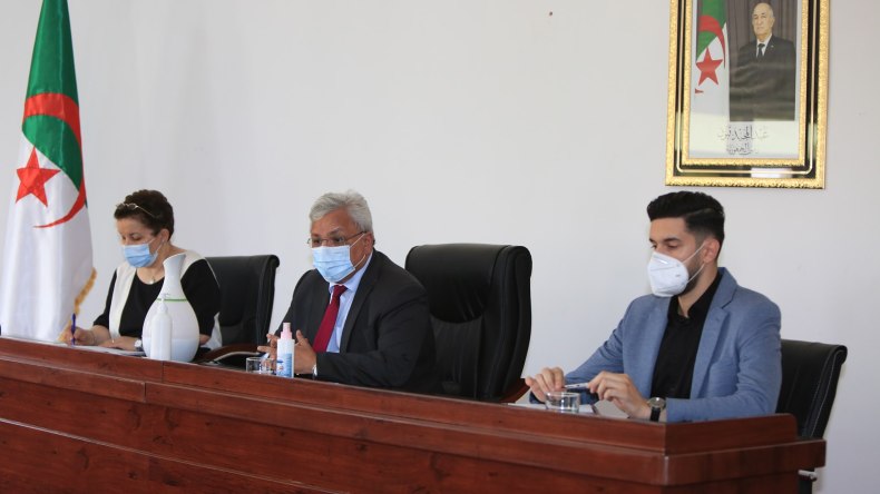 بن باحمد يجتمع بالمتعاملين الصيدلانيين..وهذا ما أمر به!