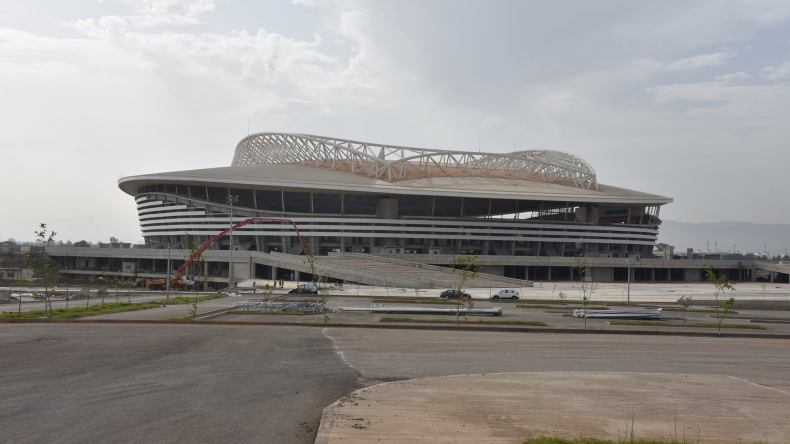 تعليمات للإسراع في وضع العشب الطبيعي بميدان ملعب براقي