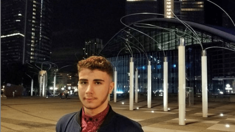 En Images: le 3e meilleur bachelier d’Algérie débarque en France