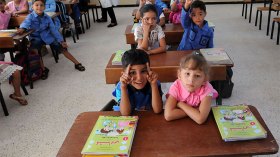 تلاميذ يبدأون الموسم الدراسي من دون كتب!