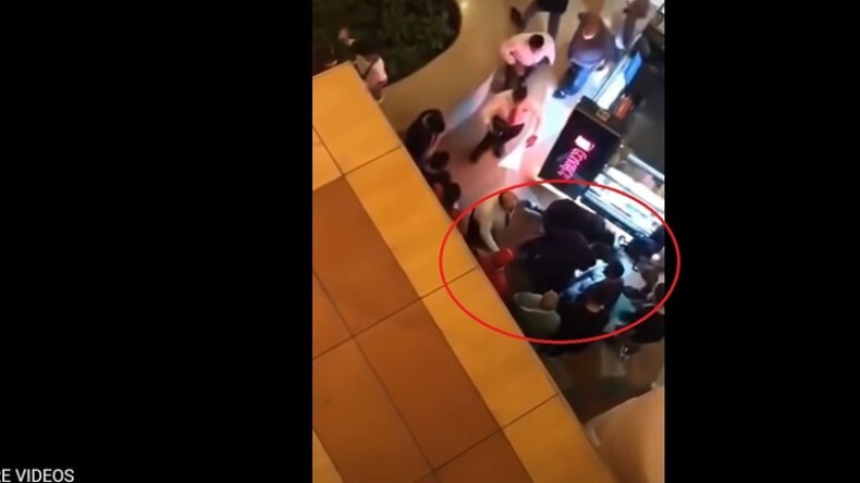 بالفيديو.. لحظة انتحار فتاة في أشهر مول بمصر