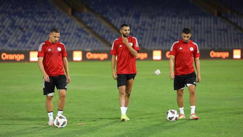 آخر حصّة تدريبية وزيّ أخضر لِمُطاردة “الخيول”