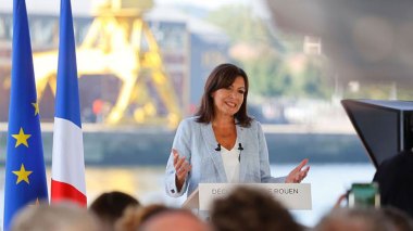 Présidentielle 2022: Anne Hidalgo officiellement candidate