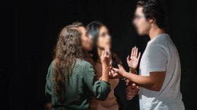 التكوين من دون خلفية أكاديمية بهتان واحتيال