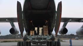 Acheminement de vaccins anti-covid-19 à bord d’un avion de transport militaire