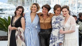 “حاويات” المعدات و20 مليار حرمت مونيا مدور من تراخيص التصوير بالجزائر