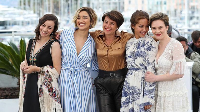 “حاويات” المعدات و20 مليار حرمت مونيا مدور من تراخيص التصوير بالجزائر