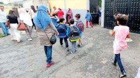 دخول مدرسي على وقع الاحتجاجات والفيضانات