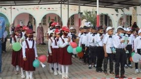 مدارس تستقبل التلاميذ بهندام موحد