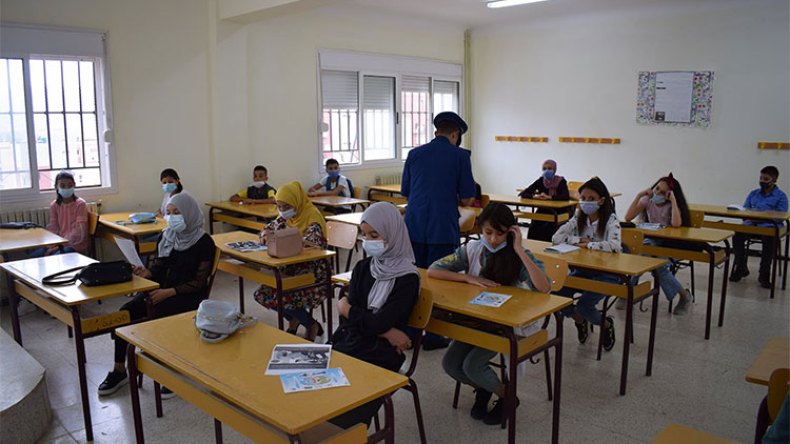 آثار الحرائق والوباء بادية على التلاميذ في أول يوم دراسي