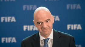 رئيس “الفيفا” قد يضطرّ إلى أكل دجاجته التي لن تبيض الذّهب!